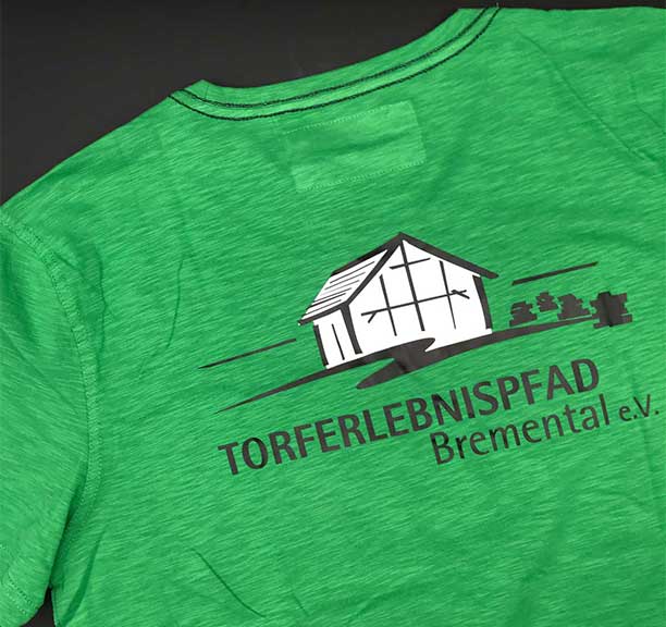 Zweifarbig bedruckte Shirts für den Verein Torferlebnispfad aus Jettingen